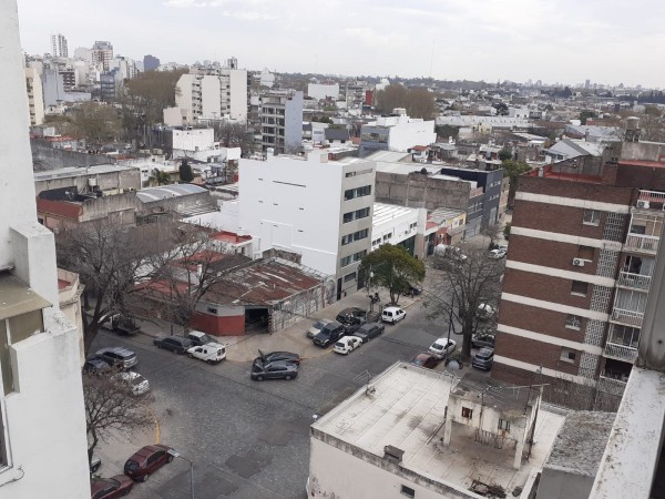 2 ambientes con balcón, muy luminoso