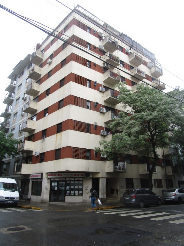 Amplio Monoambiente con balcon