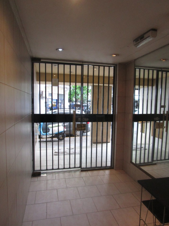 Amplio Monoambiente con balcon