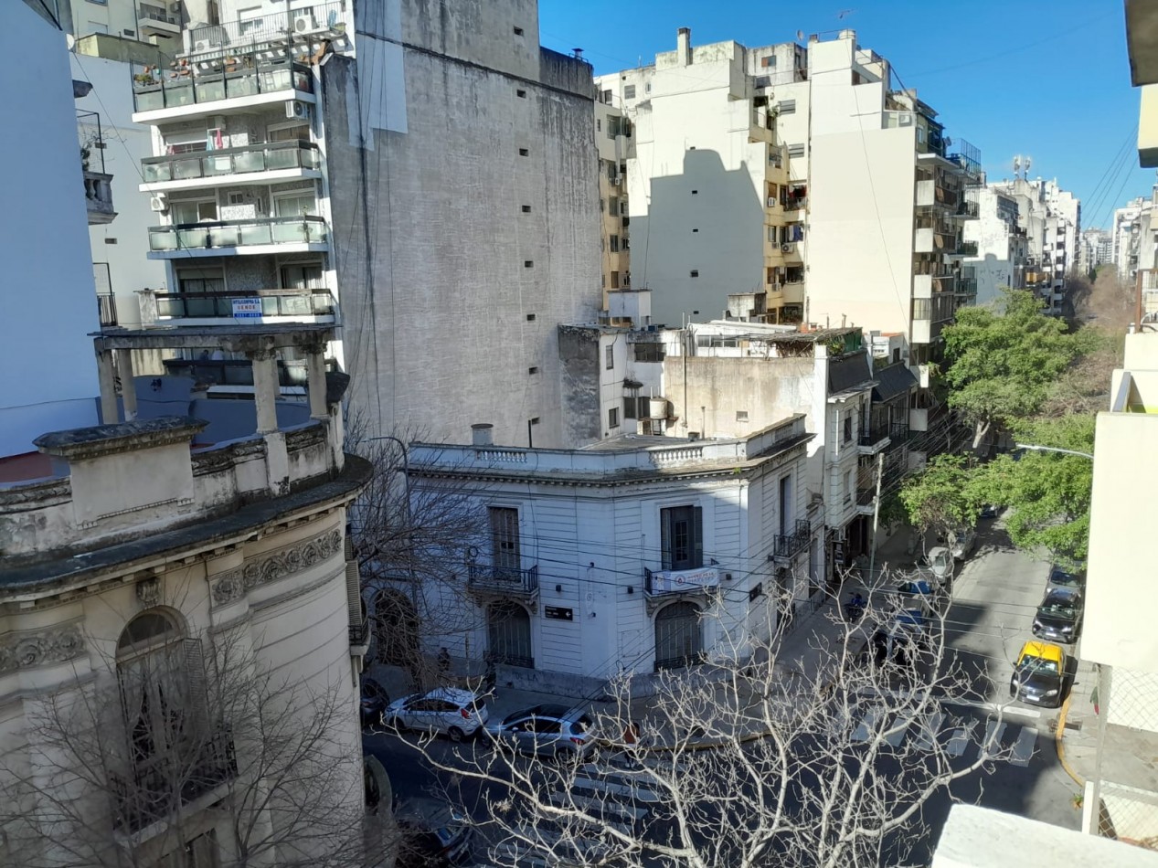 Amplio Monoambiente con balcon