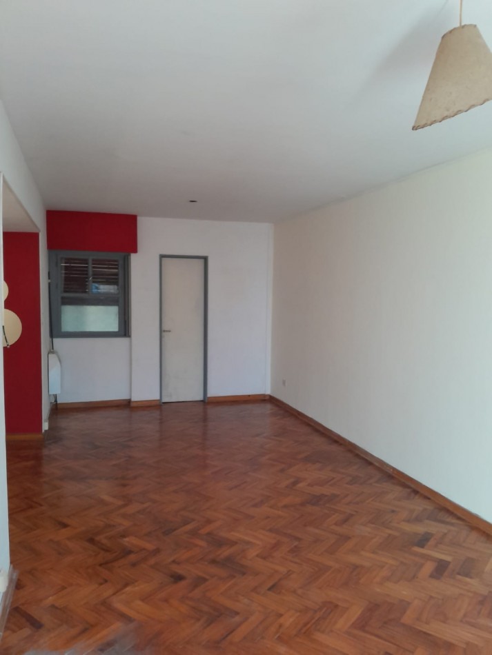 Amplio Monoambiente con balcon