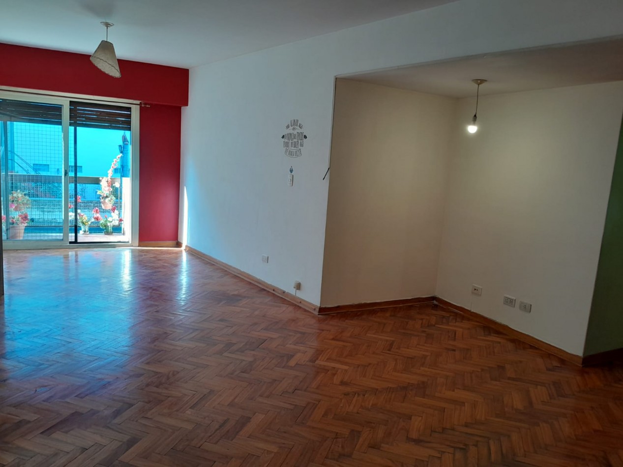Amplio Monoambiente con balcon