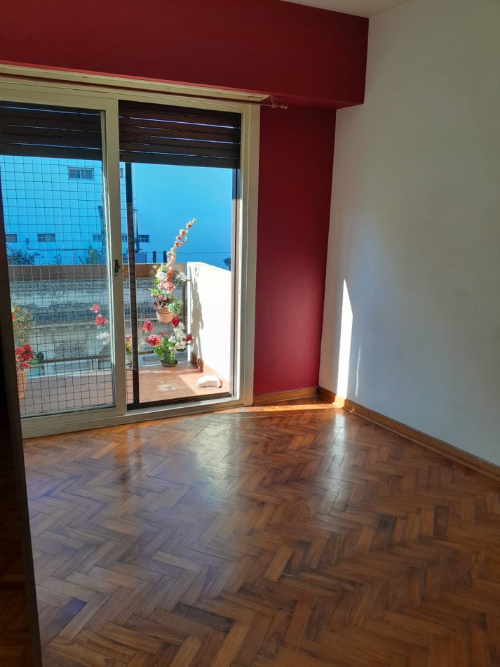 Amplio Monoambiente con balcon
