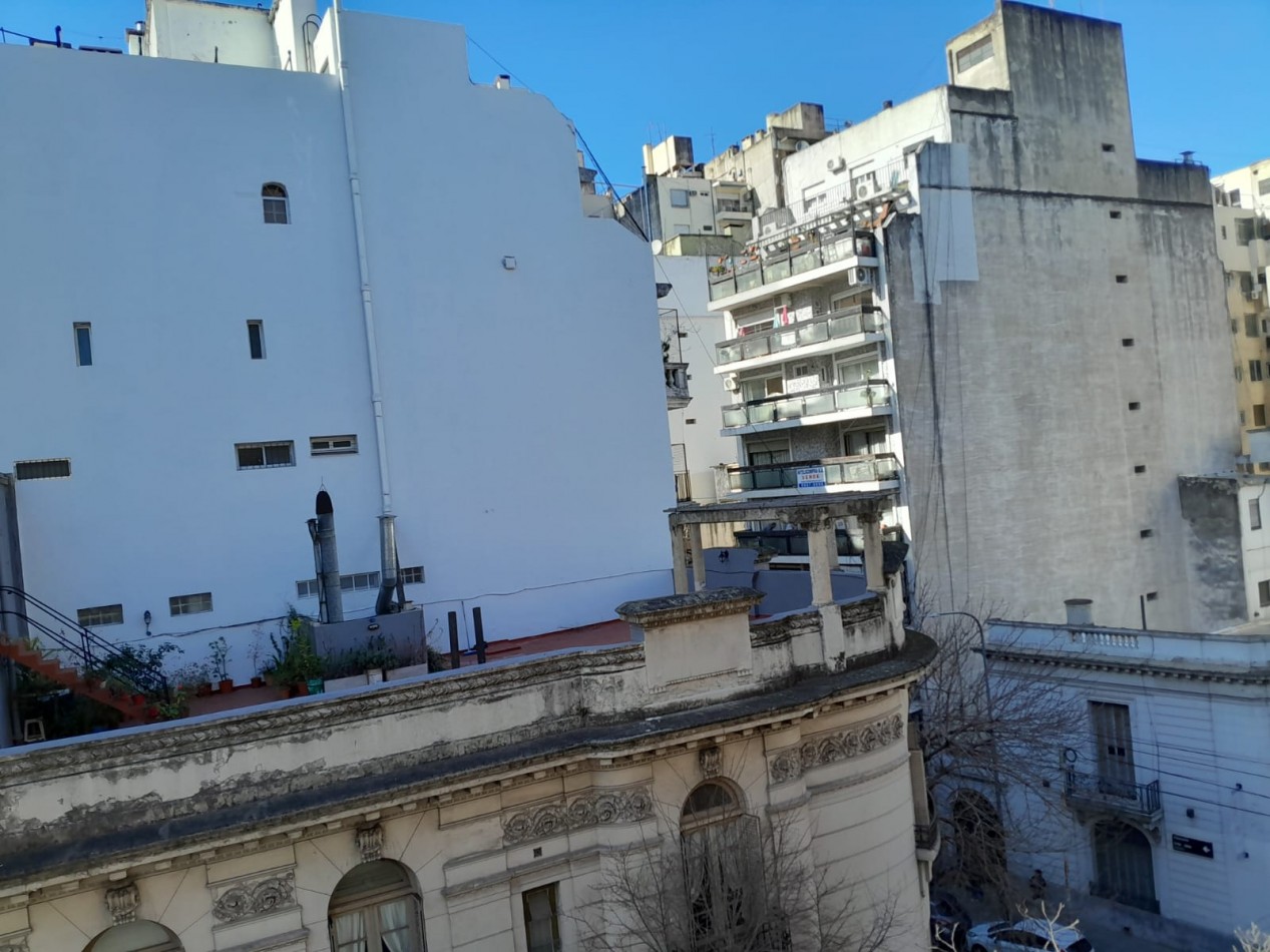 Amplio Monoambiente con balcon