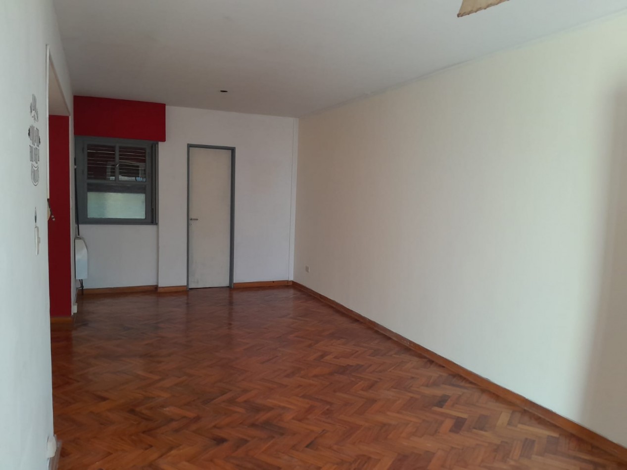 Amplio Monoambiente con balcon