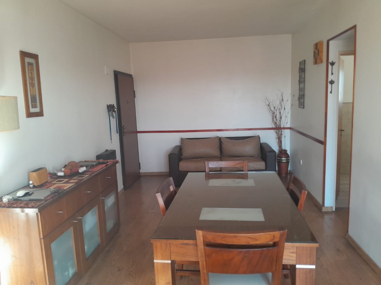 3 ambientes con balcon, todo luz y sol. Vista abierta
