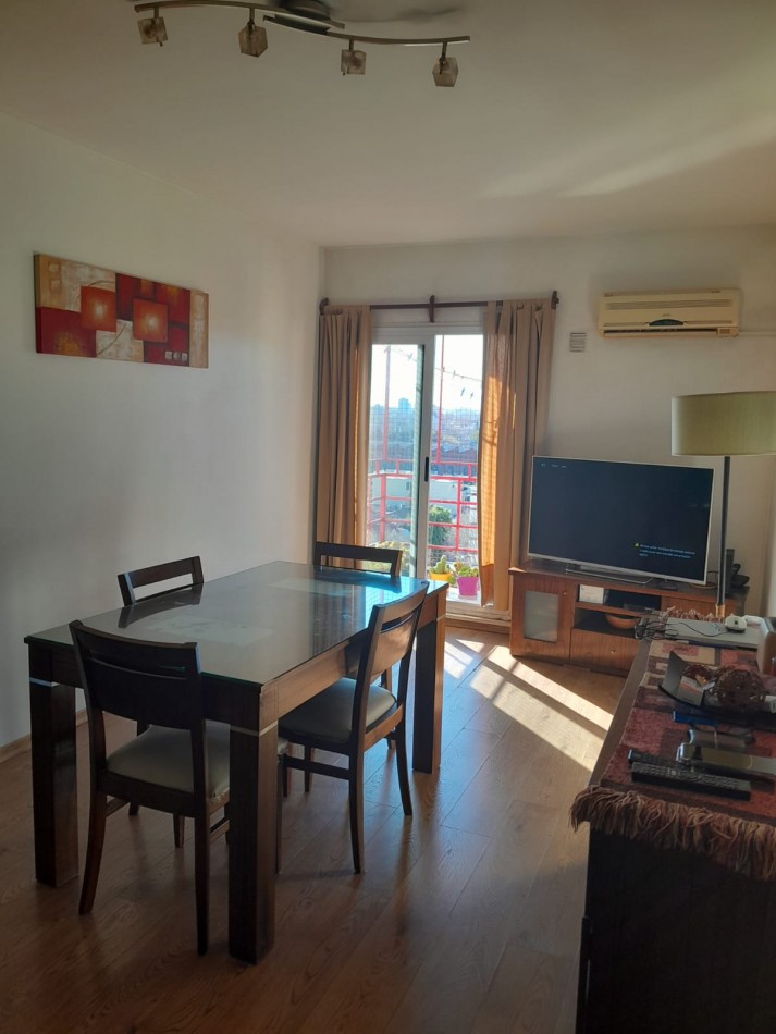 3 ambientes con balcon, todo luz y sol. Vista abierta