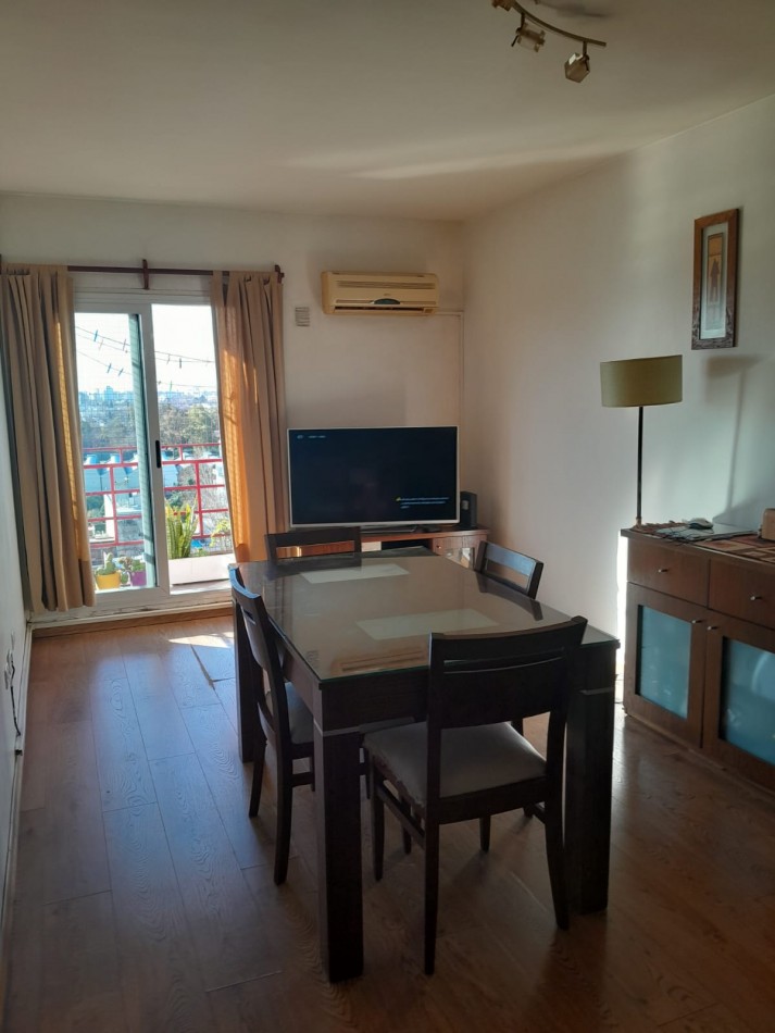 3 ambientes con balcon, todo luz y sol. Vista abierta