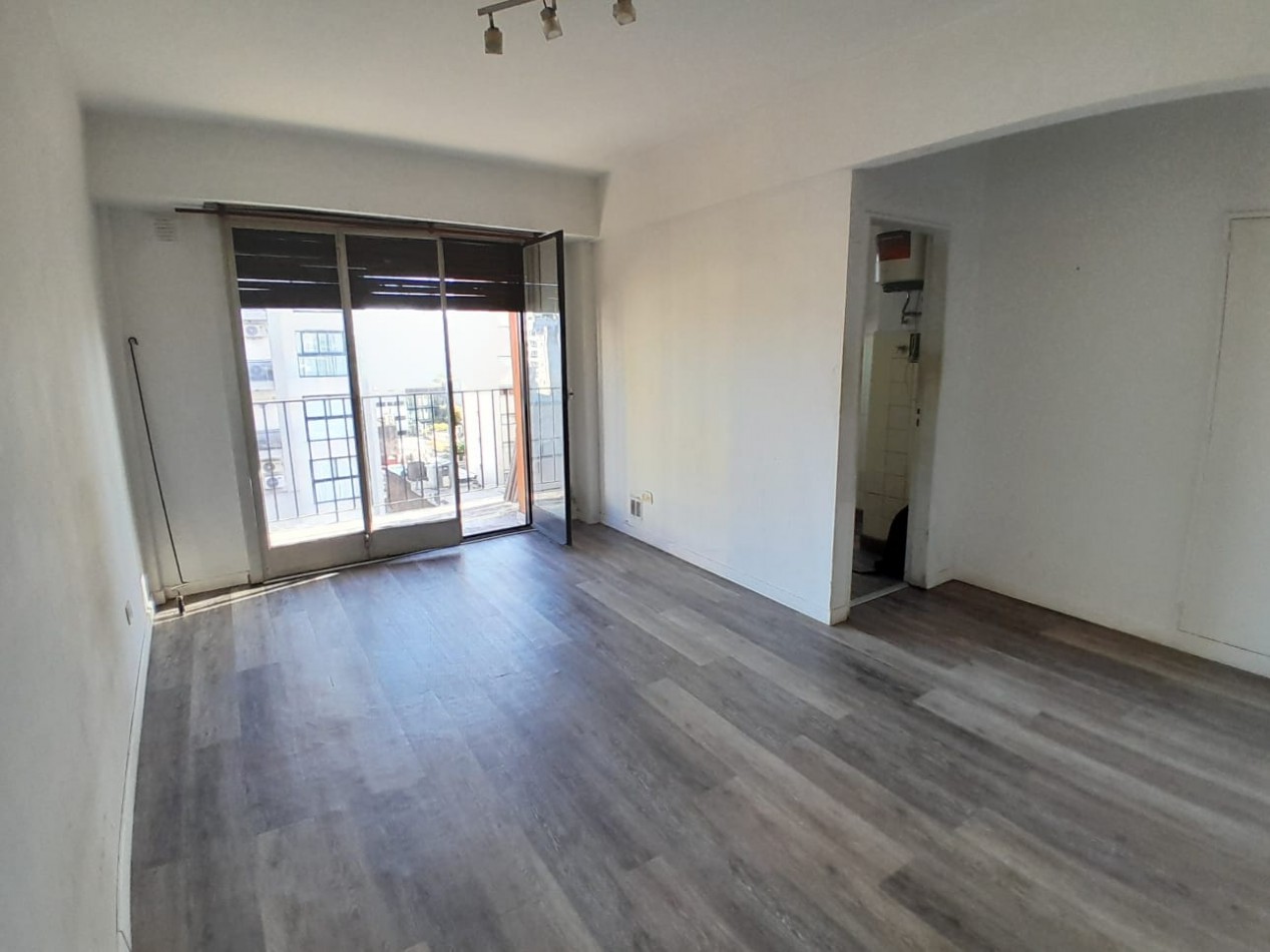 Monoambiente con balcon