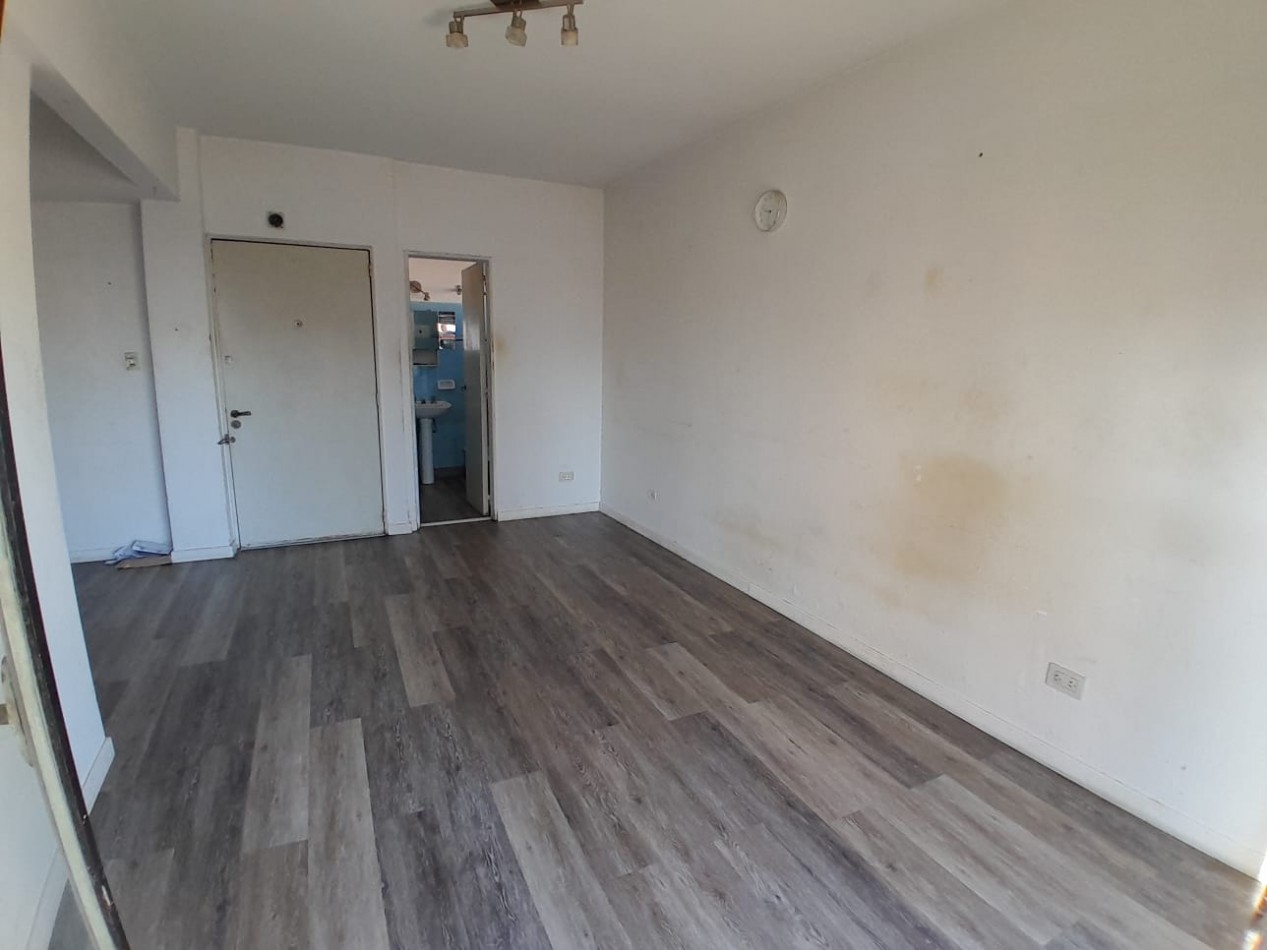 Monoambiente con balcon