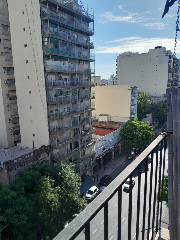 Monoambiente con balcon