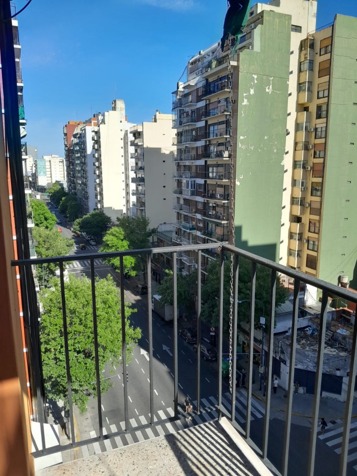 Monoambiente con balcon