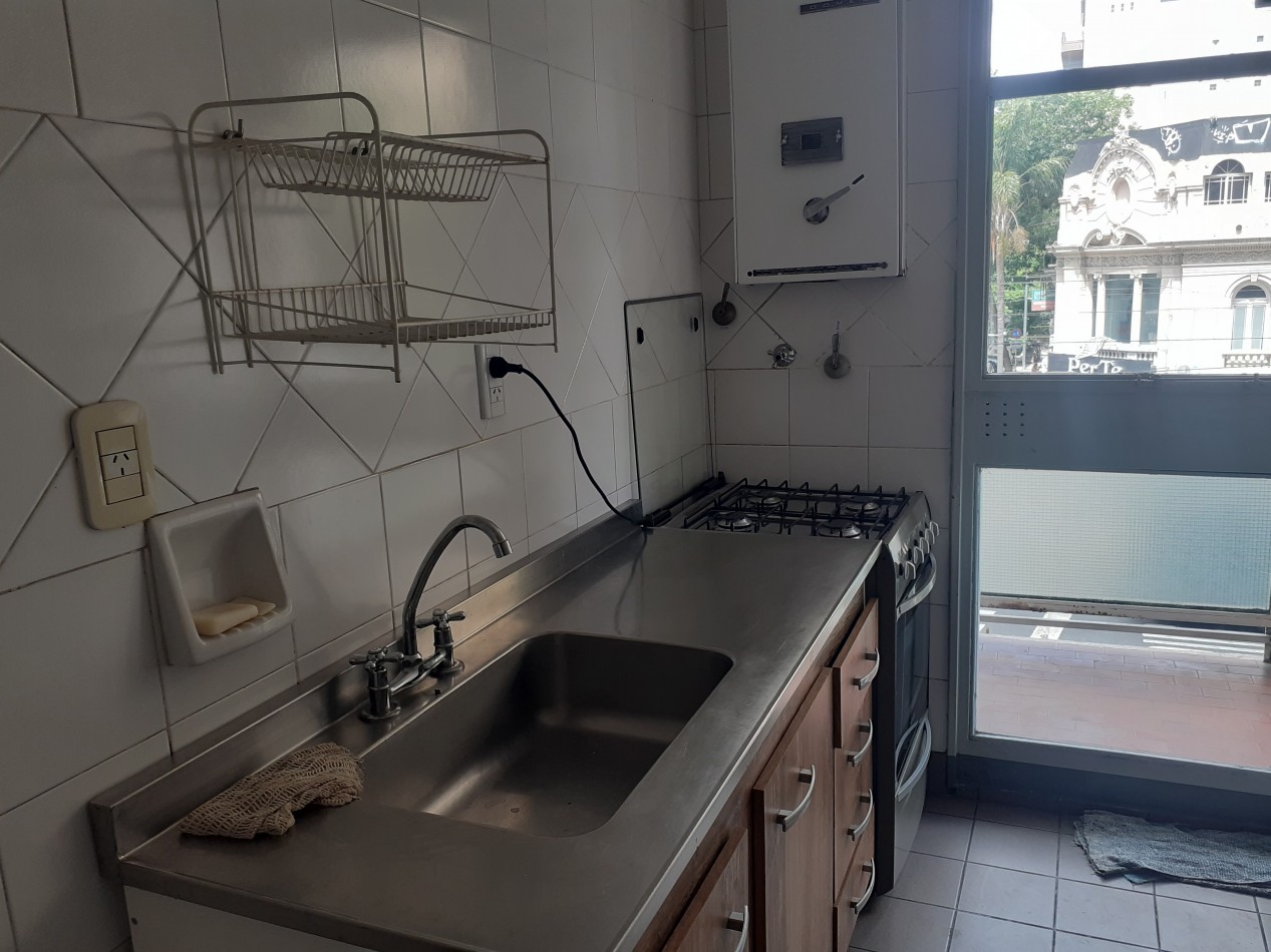 3 ambientes y gran balcon 