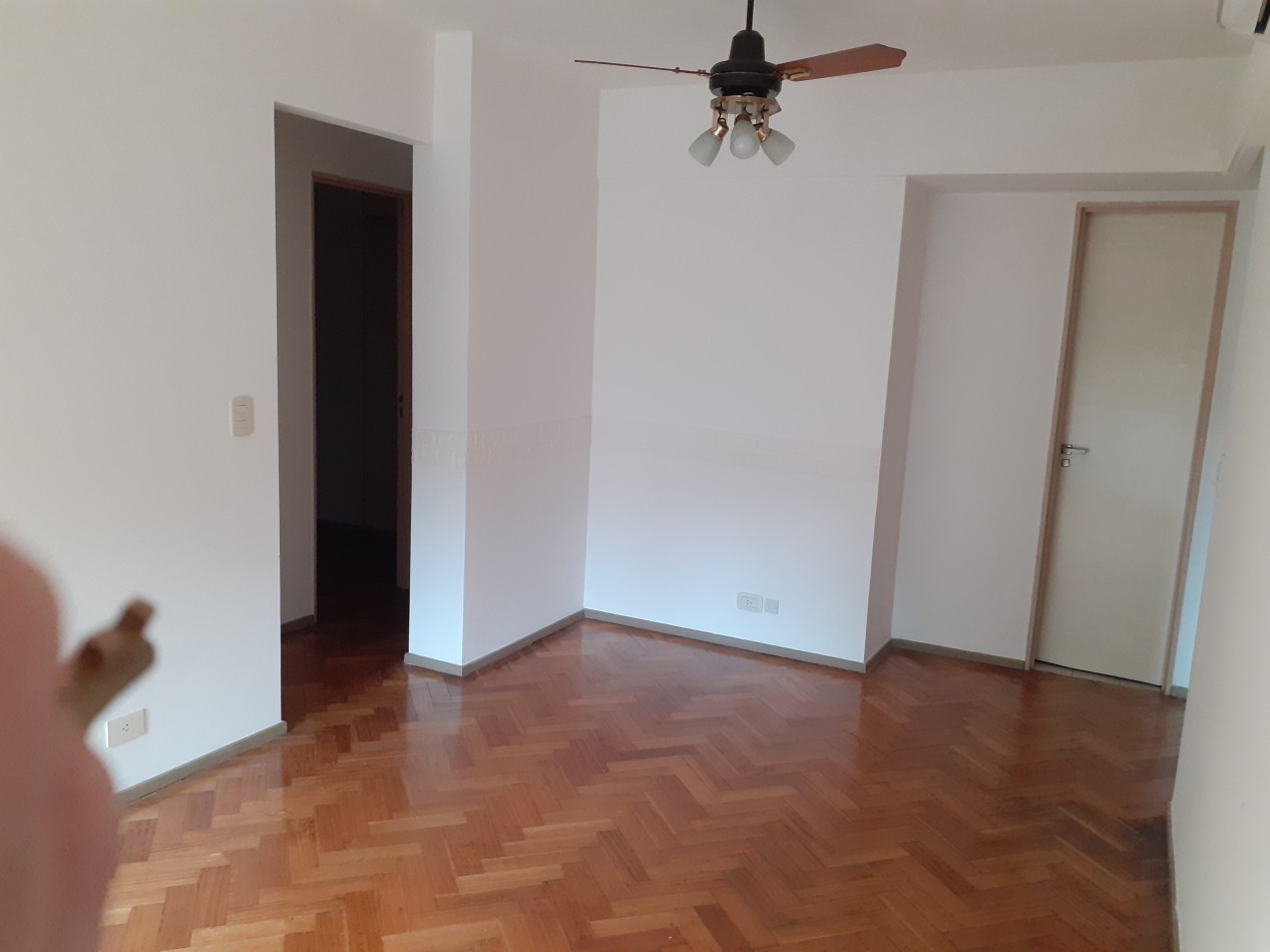 3 ambientes y gran balcon 