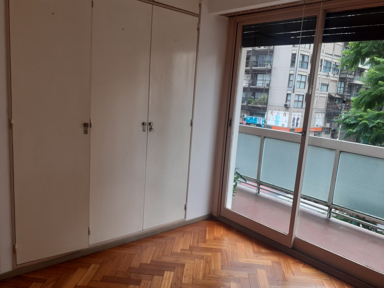 3 ambientes y gran balcon 