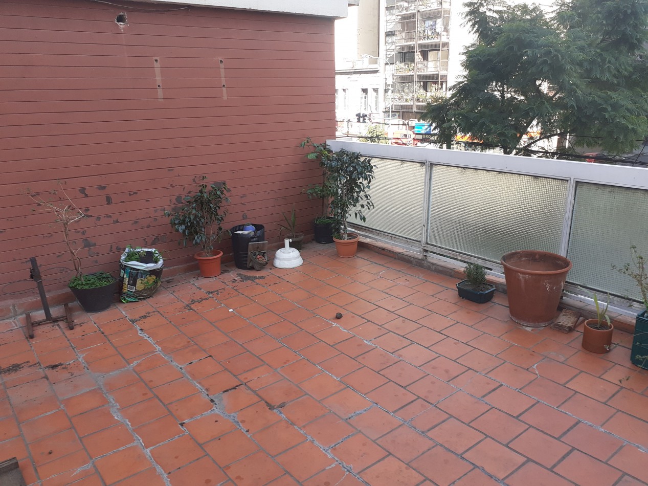 3 ambientes y gran balcon 