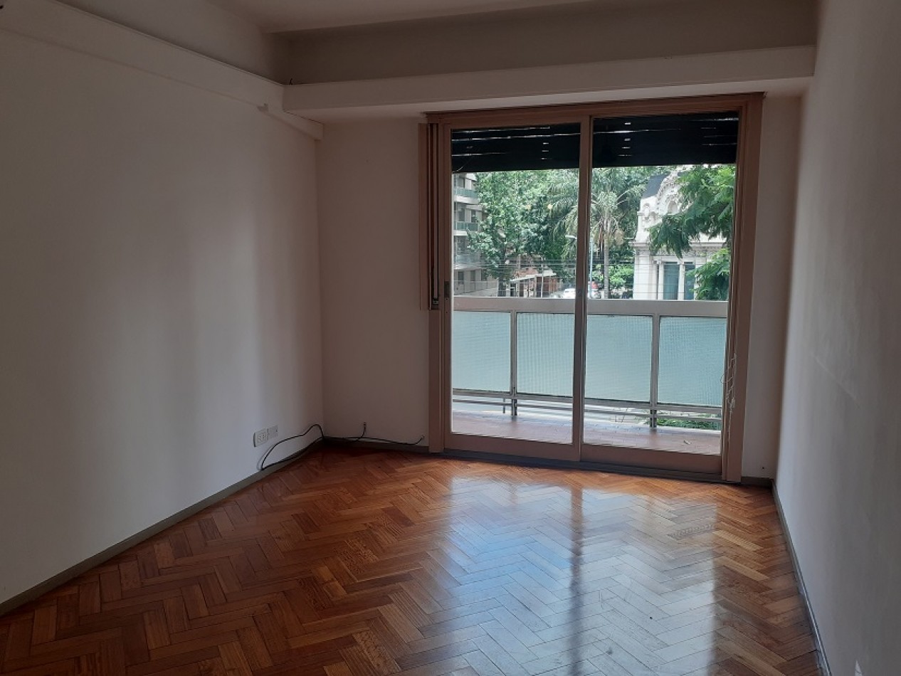 3 ambientes y gran balcon 