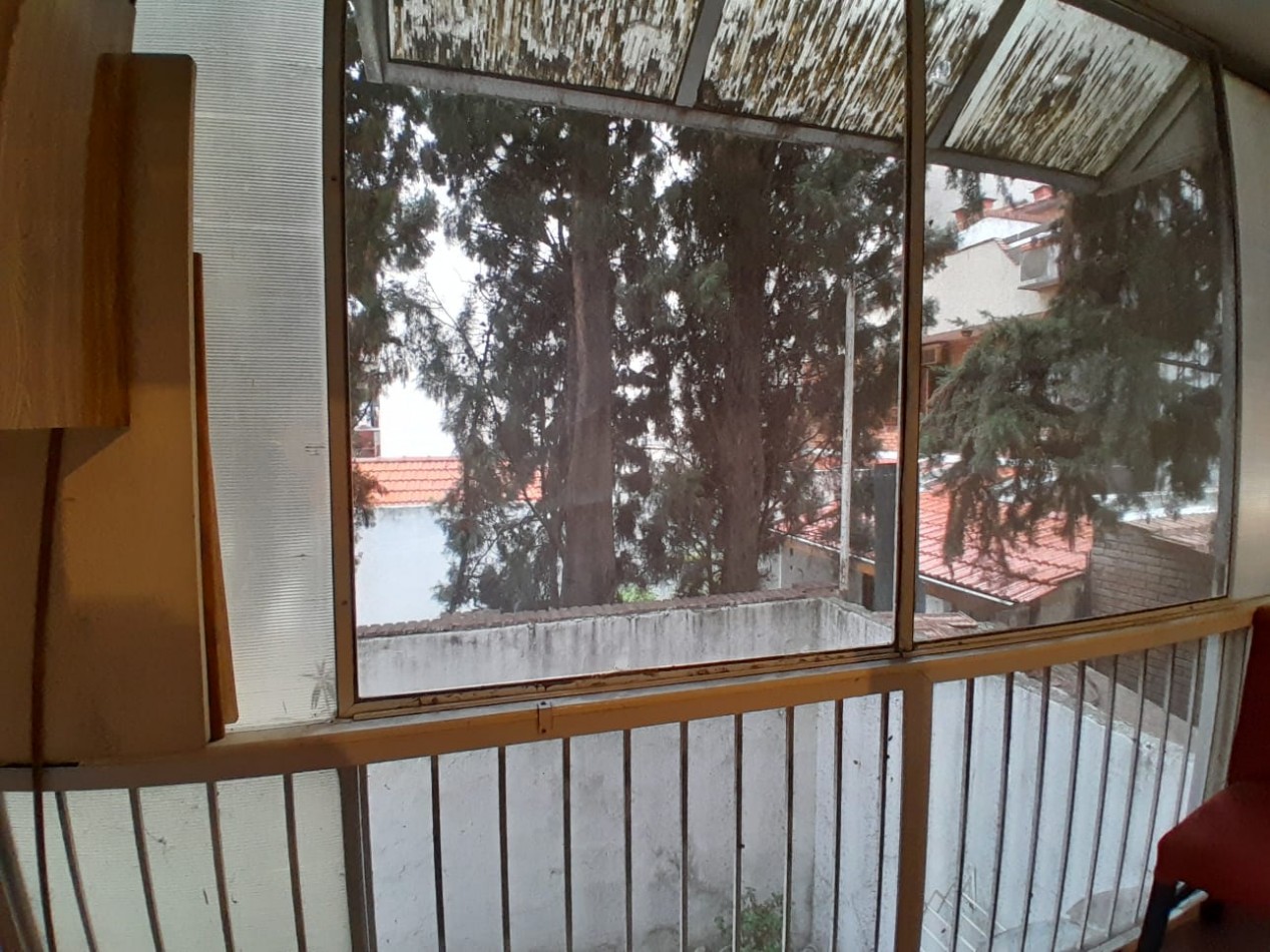 Amplio y con balcon