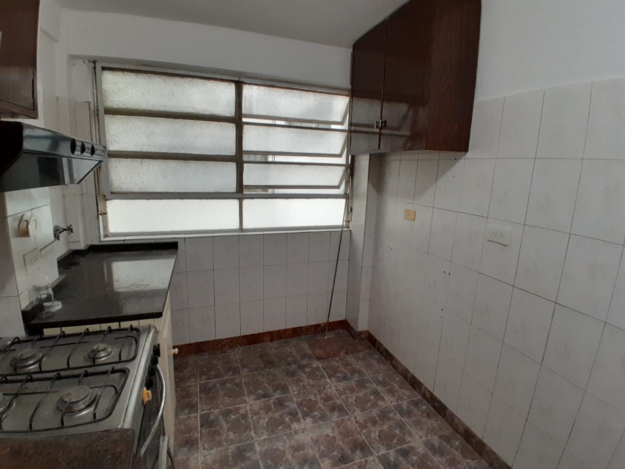 Amplio y con balcon