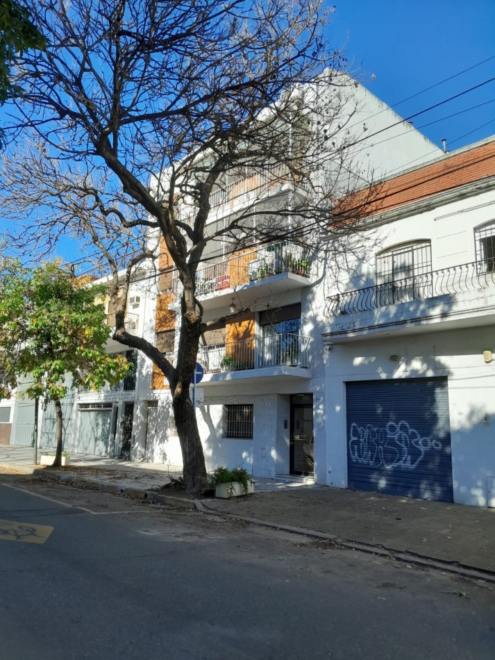 Amplio y con balcon