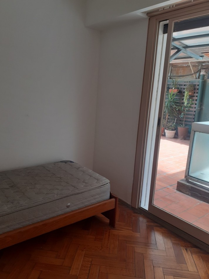 3 ambientes y gran balcon 