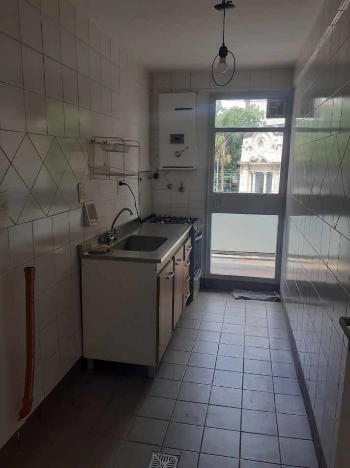 3 ambientes y gran balcon 