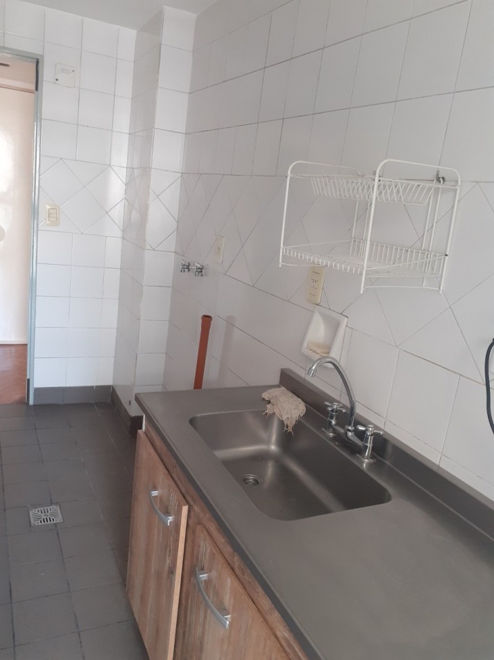 3 ambientes y gran balcon 