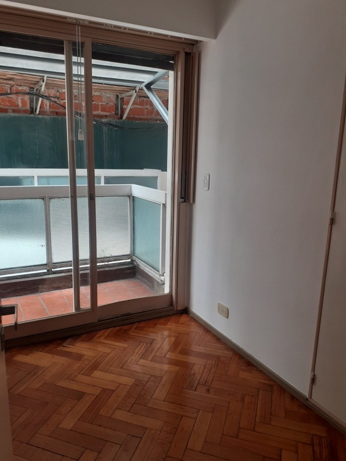 3 ambientes y gran balcon 