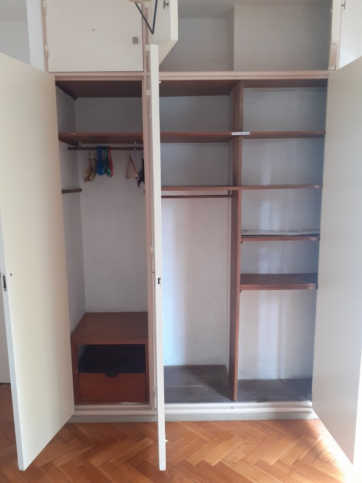 3 ambientes y gran balcon 